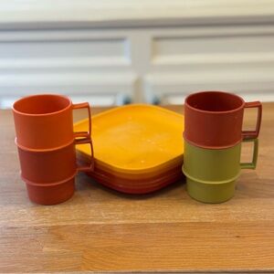 Vintage Tupperware Harvest Colors Picnic Set - 5 plates & 4 cups